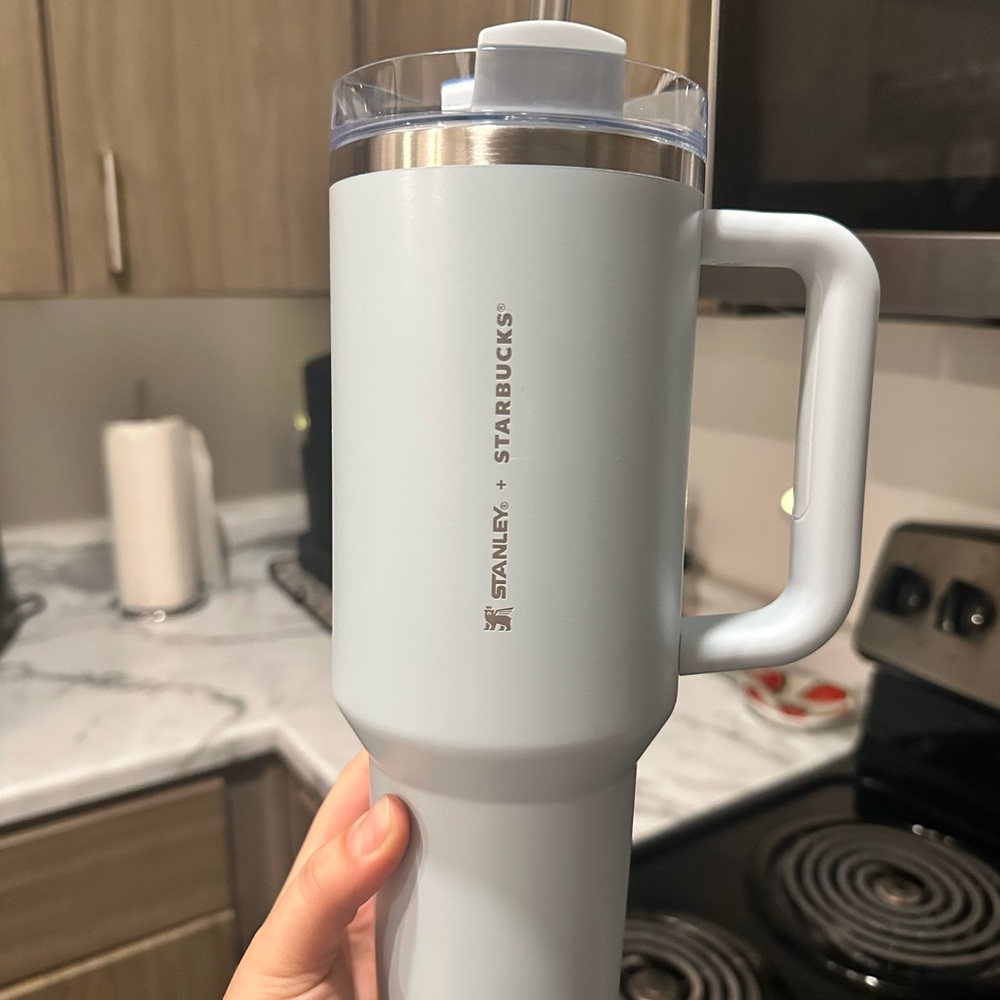 limited edition starbucks light blue stanley🩵